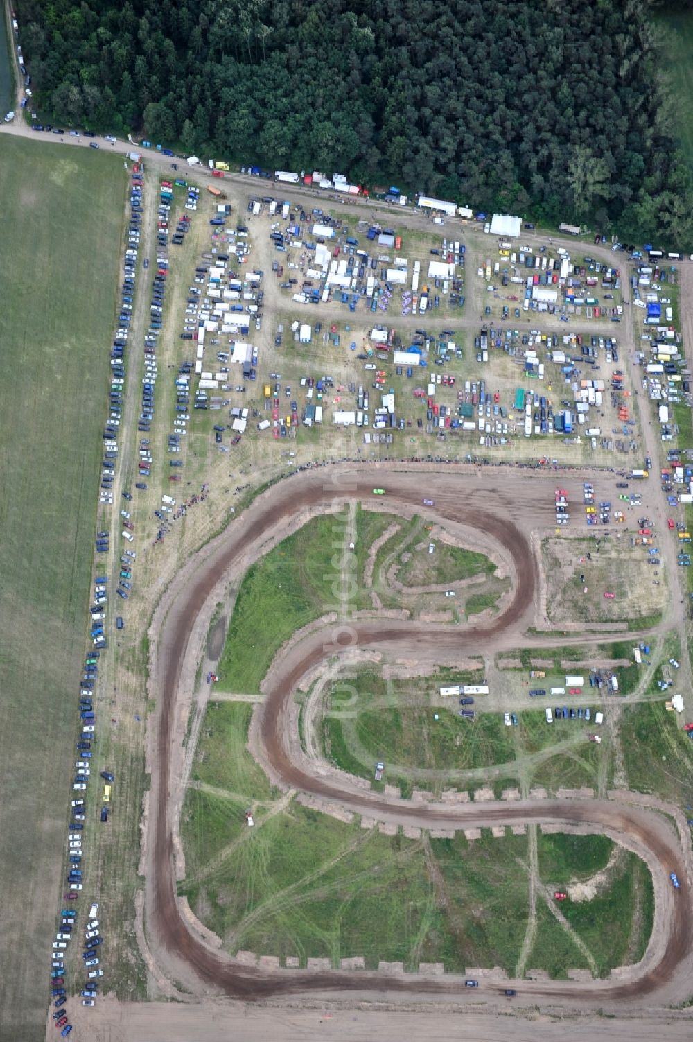 Luftbild Altlandsberg OT Wegendorf - Stockcar Rennen auf der Rennbahn / Sandbahn Wegendorf bei Altlandsberg in Brandenburg