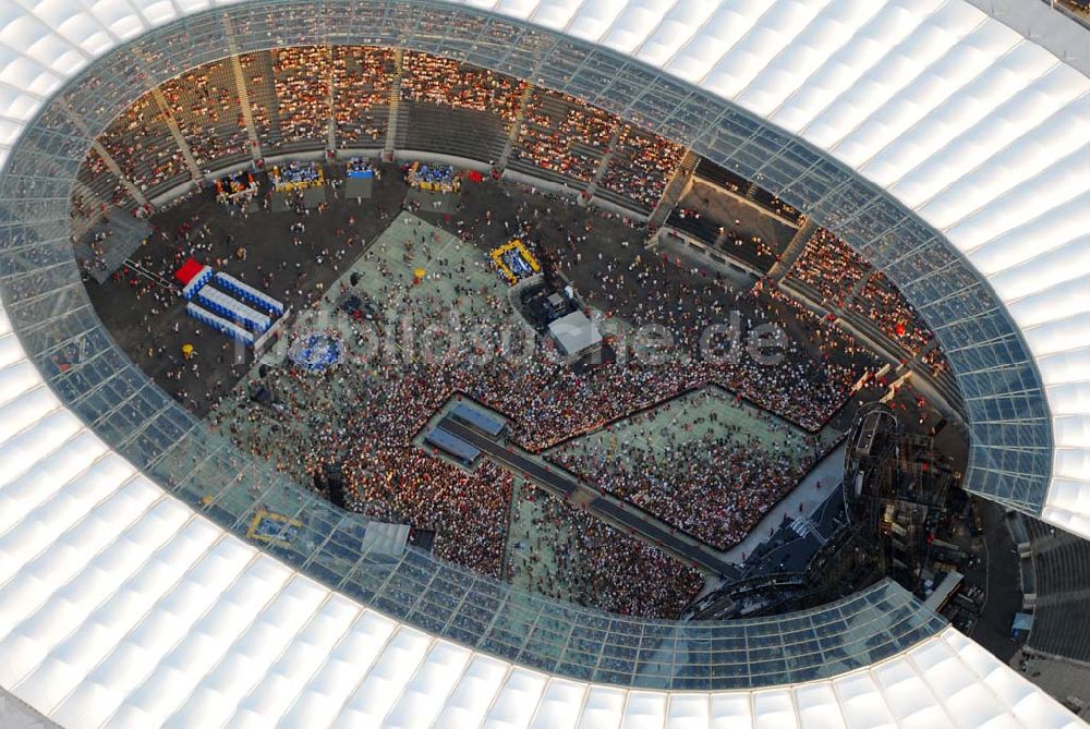 Luftaufnahme Berlin - Charlottenburg - Stones Konzert im Berliner Olympiastadion