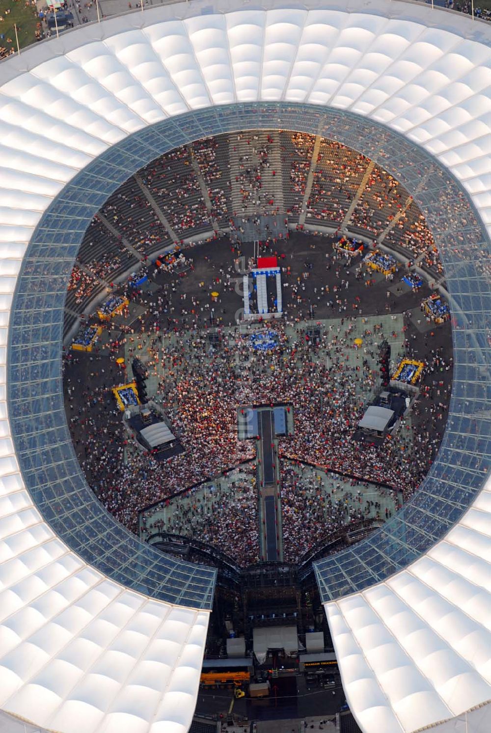 Berlin - Charlottenburg von oben - Stones Konzert im Berliner Olympiastadion