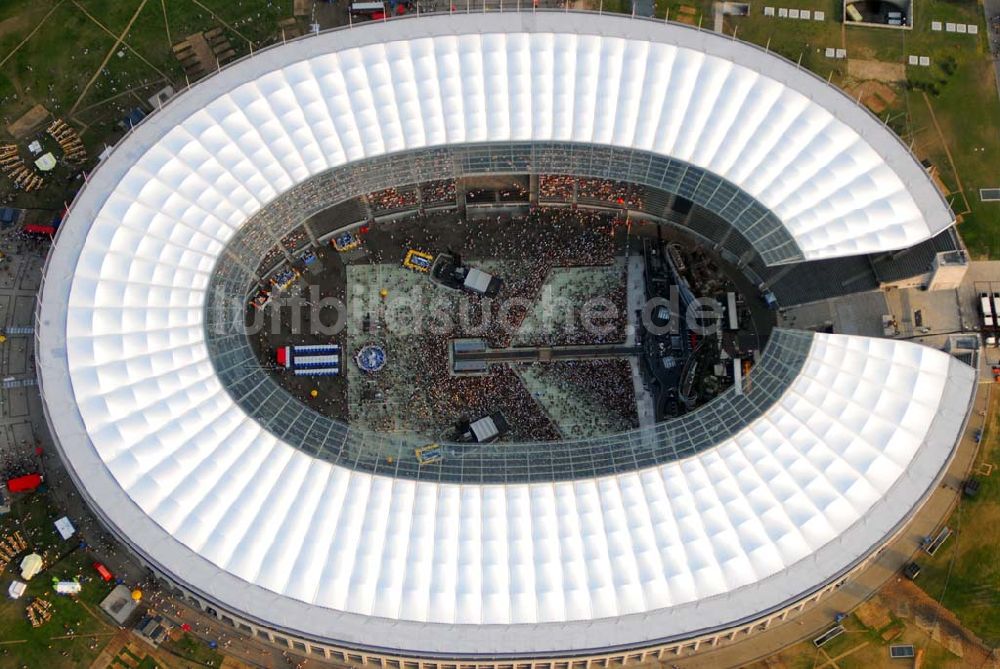 Berlin - Charlottenburg aus der Vogelperspektive: Stones Konzert im Berliner Olympiastadion