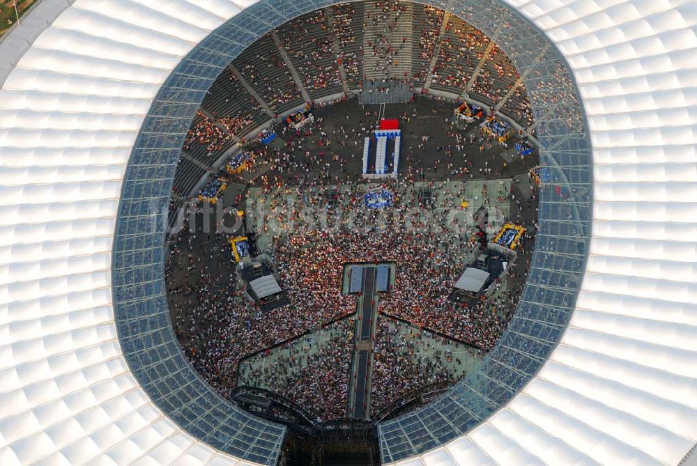 Luftbild Berlin - Charlottenburg - Stones Konzert im Berliner Olympiastadion