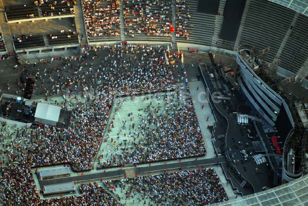 Luftaufnahme Berlin - Charlottenburg - Stones Konzert im Berliner Olympiastadion