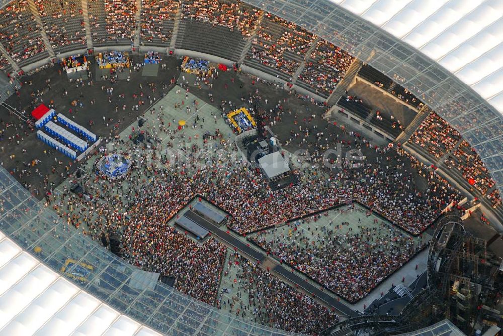 Luftbild Berlin - Charlottenburg - Stones Konzert im Berliner Olympiastadion