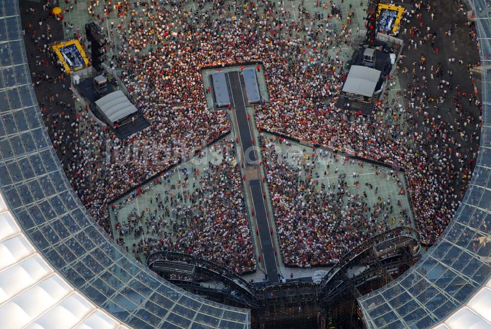 Berlin - Charlottenburg aus der Vogelperspektive: Stones Konzert im Berliner Olympiastadion