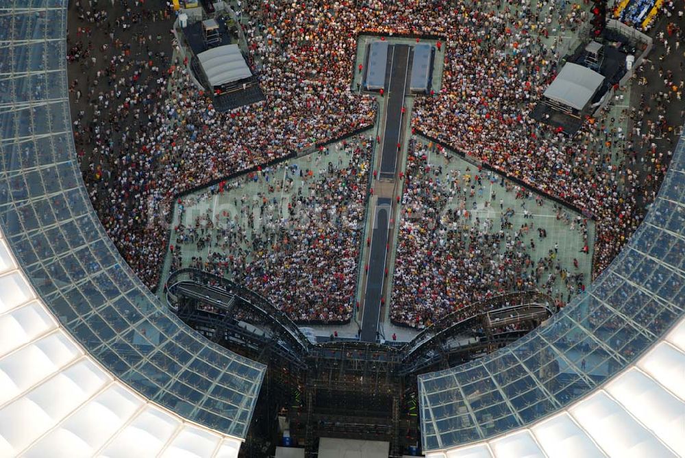 Luftbild Berlin - Charlottenburg - Stones Konzert im Berliner Olympiastadion