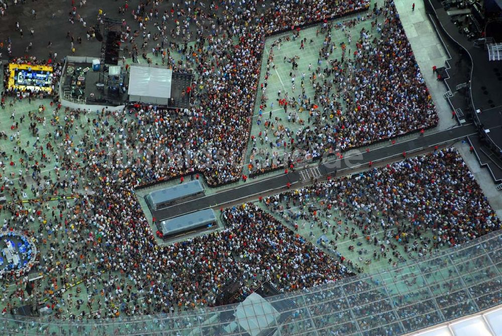 Luftbild Berlin - Charlottenburg - Stones Konzert im Berliner Olympiastadion