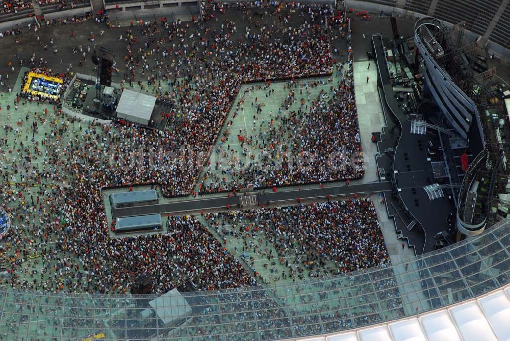 Luftaufnahme Berlin - Charlottenburg - Stones Konzert im Berliner Olympiastadion