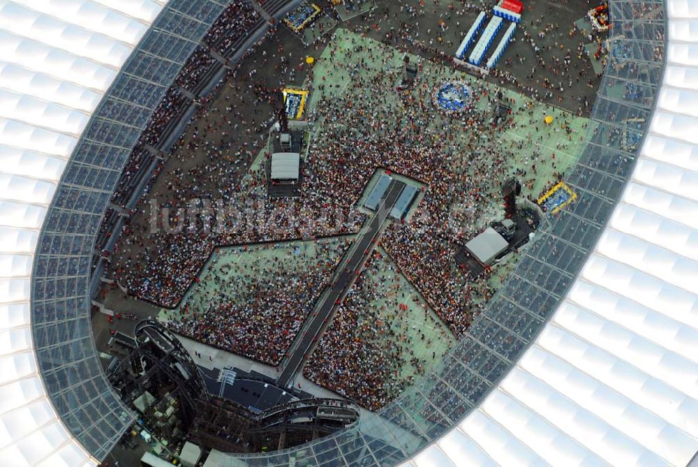 Berlin - Charlottenburg aus der Vogelperspektive: Stones Konzert im Berliner Olympiastadion