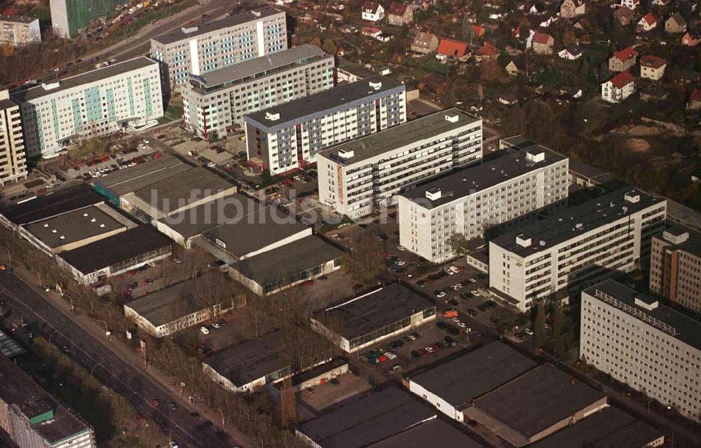 Berlin von oben - Storkower Straße / Gewerbegebiet