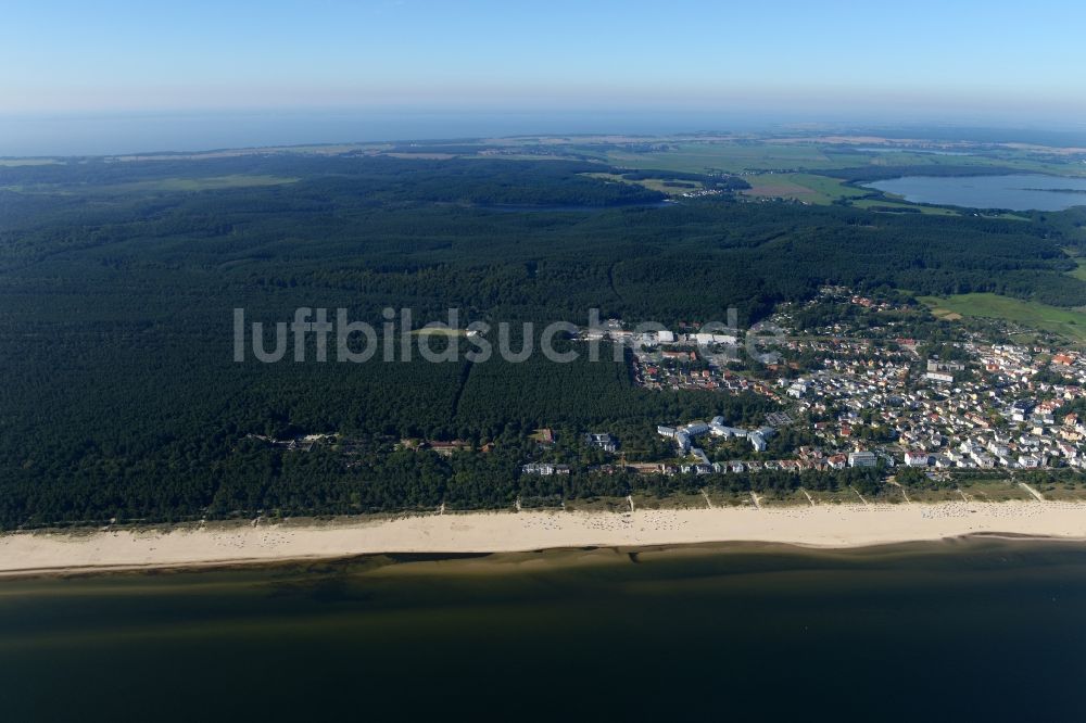 Luftaufnahme Heringsdorf - Strand- Abschnitt des beliebten Ferien- und Urlaubsgebietes an der Ostsee- Küste der Insel Usedom in Ahlbeck im Bundesland Mecklenburg-Vorpommern