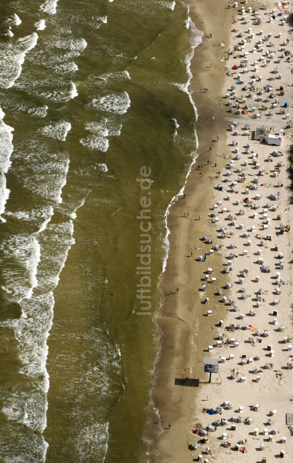 Heringsdorf von oben - Strand- Abschnitt des beliebten Ferien- und Urlaubsgebietes an der Ostsee- Küste der Insel Usedom in Heringsdorf im Bundesland Mecklenburg-Vorpommern