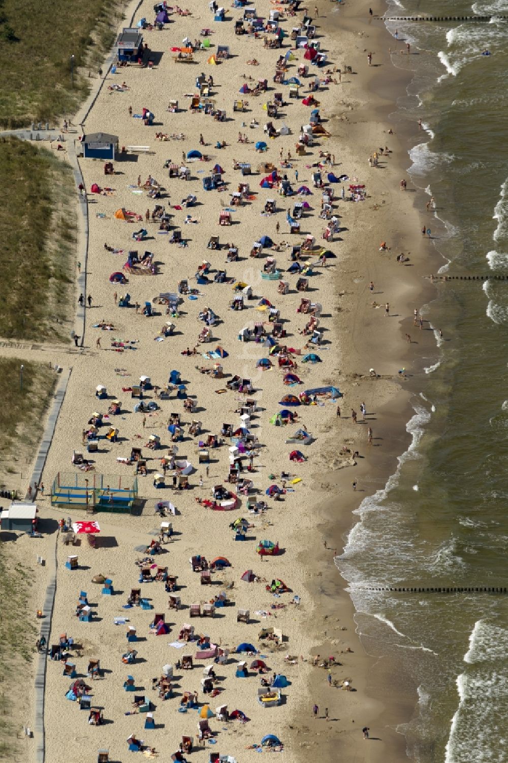 Luftbild Zinnowitz - Strand- Abschnitt des beliebten Ferien- und Urlaubsgebietes an der Ostsee- Küste der Insel Usedom in Zinnowitz im Bundesland Mecklenburg-Vorpommern