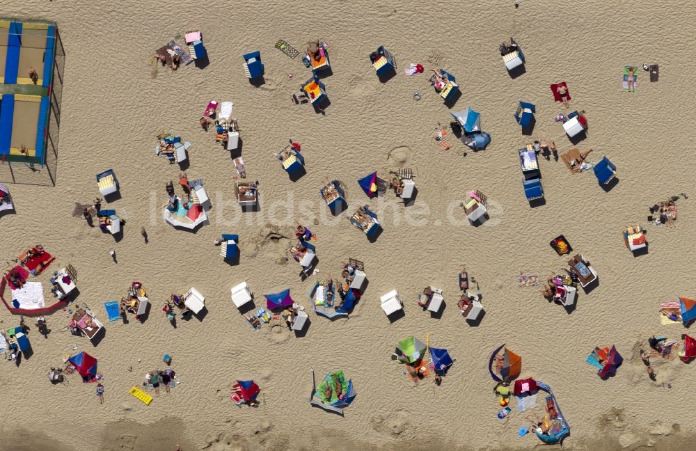 Luftaufnahme Zinnowitz - Strand- Abschnitt des beliebten Ferien- und Urlaubsgebietes an der Ostsee- Küste der Insel Usedom in Zinnowitz im Bundesland Mecklenburg-Vorpommern