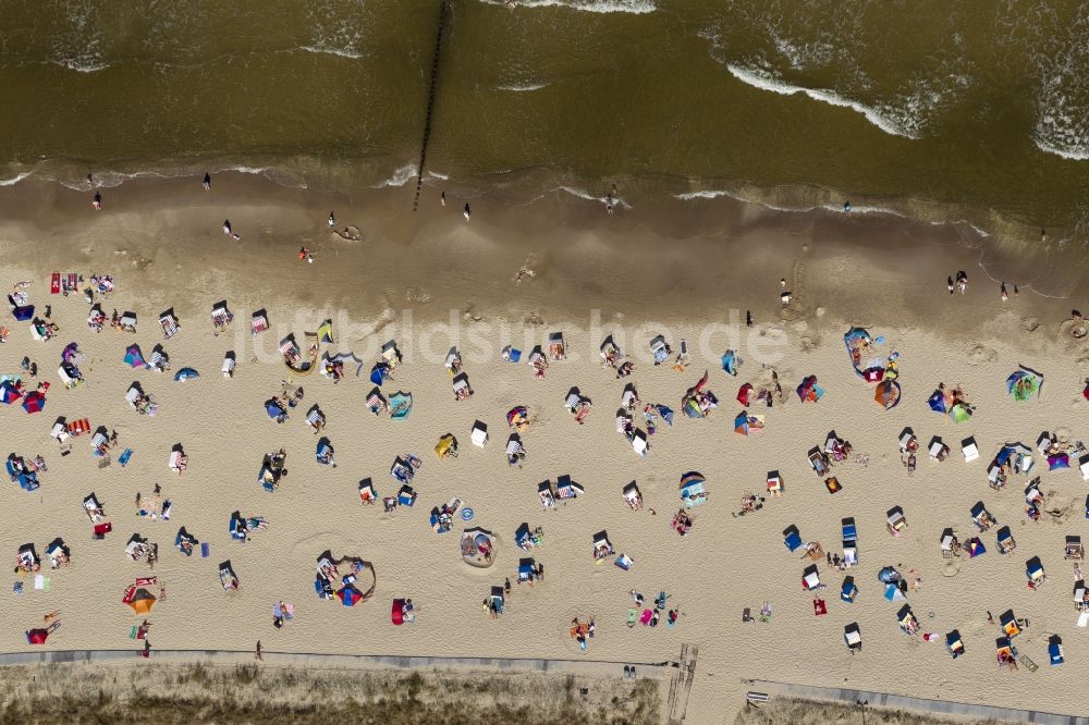 Zinnowitz von oben - Strand- Abschnitt des beliebten Ferien- und Urlaubsgebietes an der Ostsee- Küste der Insel Usedom in Zinnowitz im Bundesland Mecklenburg-Vorpommern