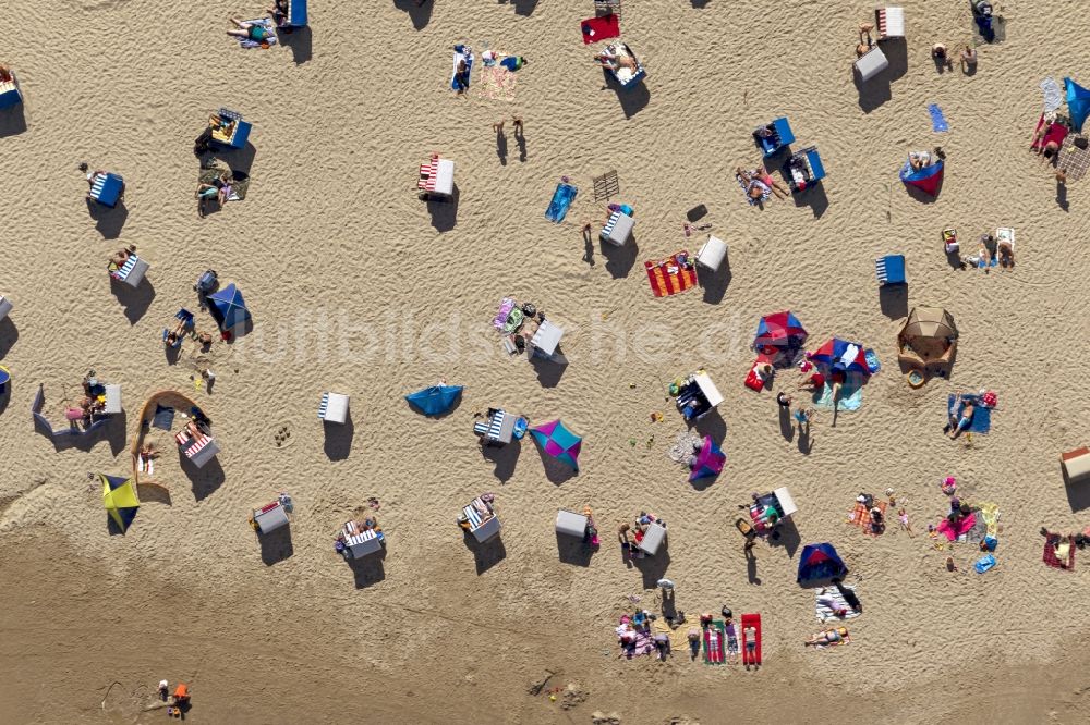 Zinnowitz aus der Vogelperspektive: Strand- Abschnitt des beliebten Ferien- und Urlaubsgebietes an der Ostsee- Küste der Insel Usedom in Zinnowitz im Bundesland Mecklenburg-Vorpommern