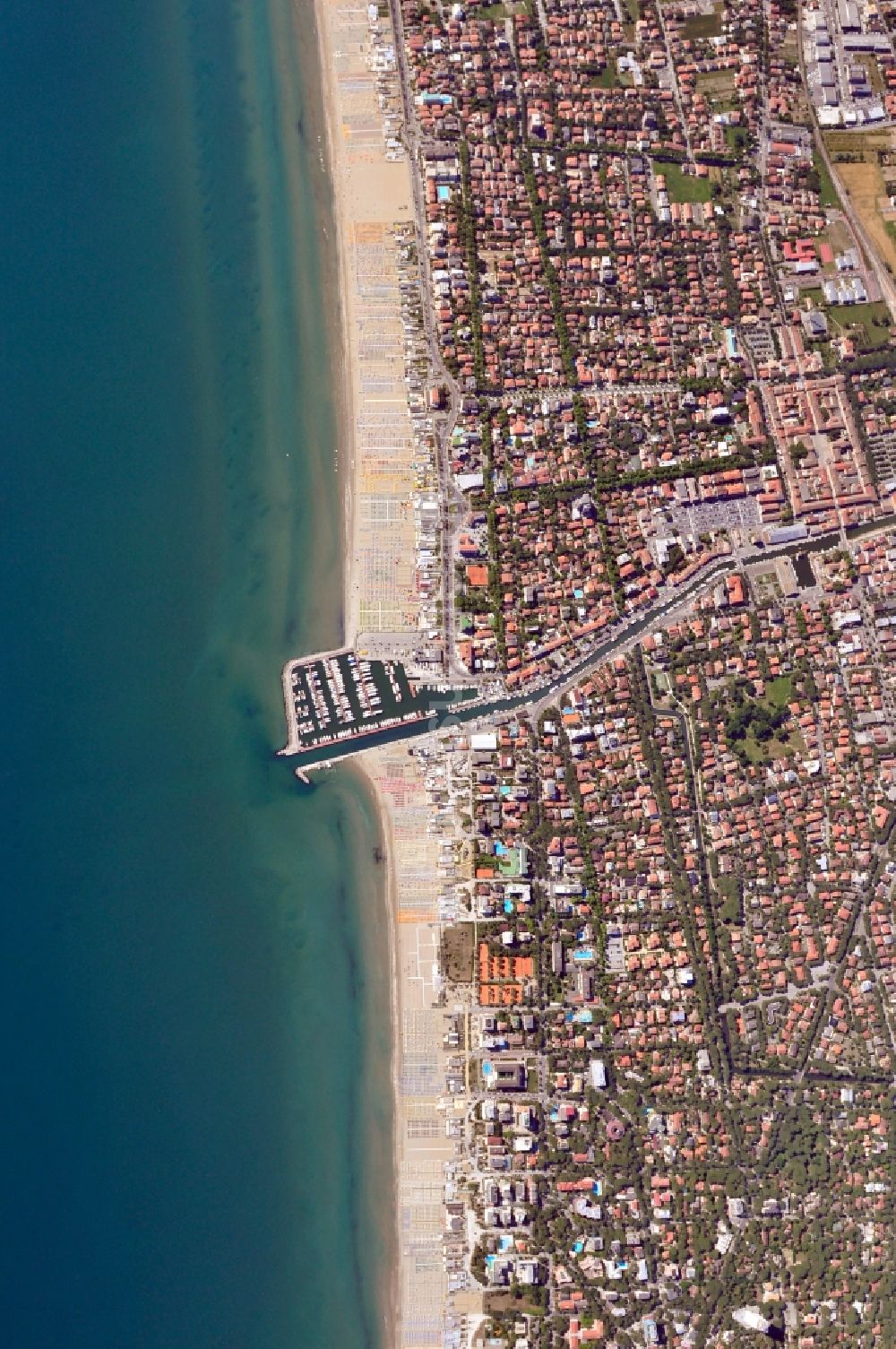 Luftaufnahme Cervia - Strand in Cervia in der Provinz Ravenna in Italien