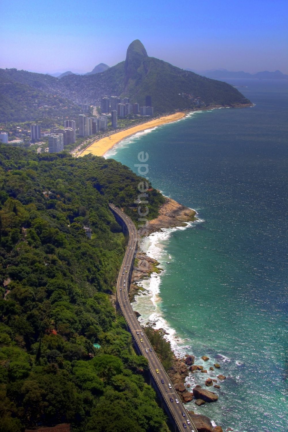 Rio de Janeiro aus der Vogelperspektive: Strand- und Küstenbereich von Botafogo in Rio de Janeiro in Brasilien in Rio de Janeiro in Brasilien