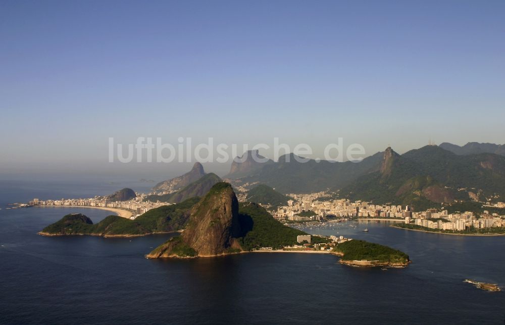 Rio de Janeiro aus der Vogelperspektive: Strand- und Küstenbereich am Stadteil Leblon in Rio de Janeiro in Brasilien in Rio de Janeiro in Brasilien