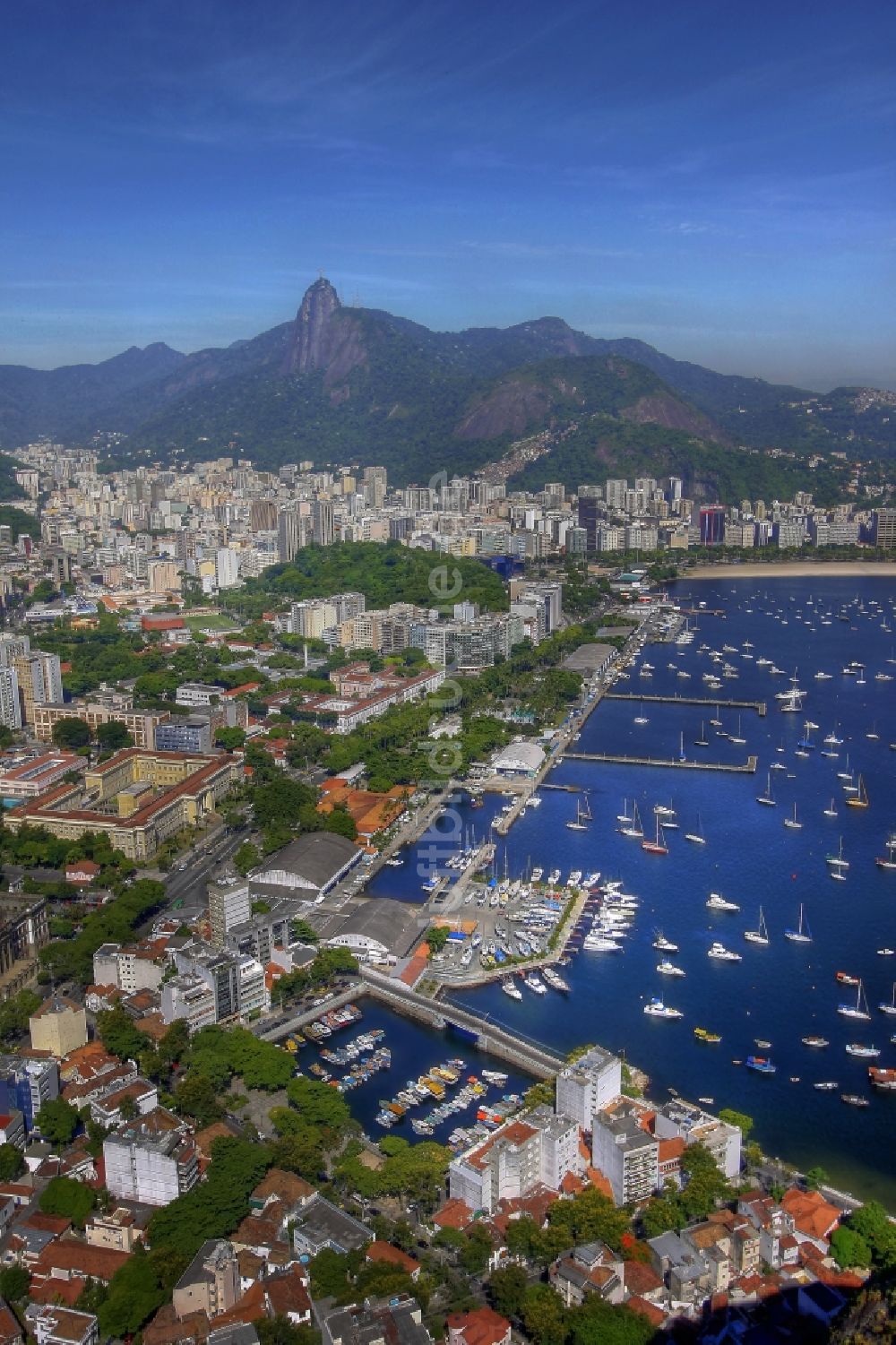 Rio de Janeiro von oben - Strand- und Küstenbereich am Stadteil Leblon in Rio de Janeiro in Brasilien in Rio de Janeiro in Brasilien