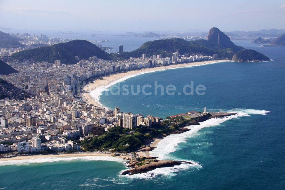 Luftbild Rio de Janeiro - Strand- und Küstenbereich am Stadteil Leblon in Rio de Janeiro in Brasilien in Rio de Janeiro in Brasilien