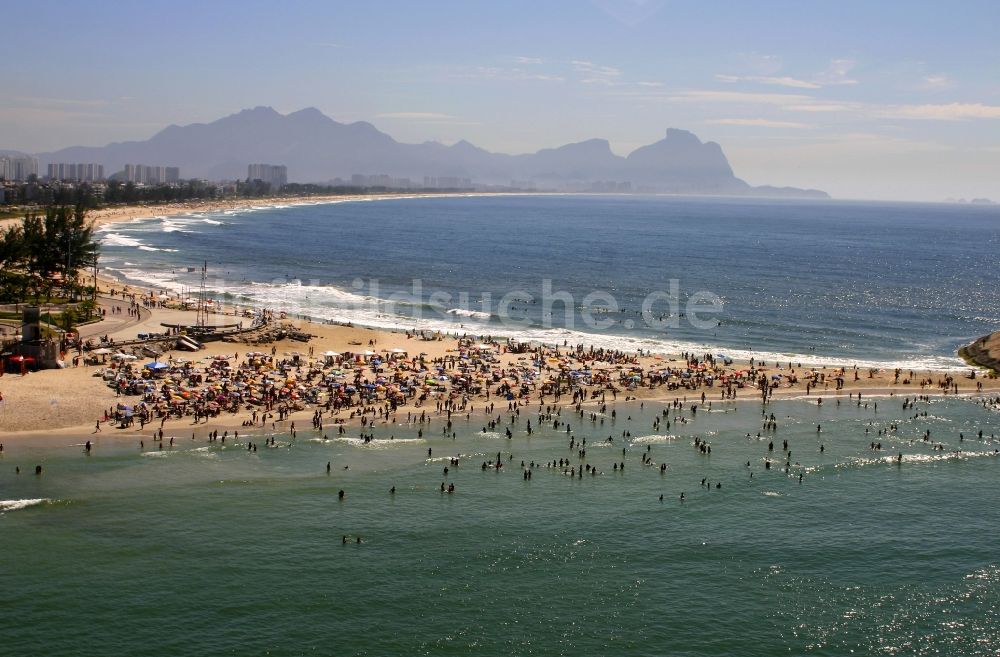 Luftbild Rio de Janeiro - Strand- und Küstenbereich am Stadteil Praia do Pontal in Rio de Janeiro in Brasilien in Rio de Janeiro in Brasilien