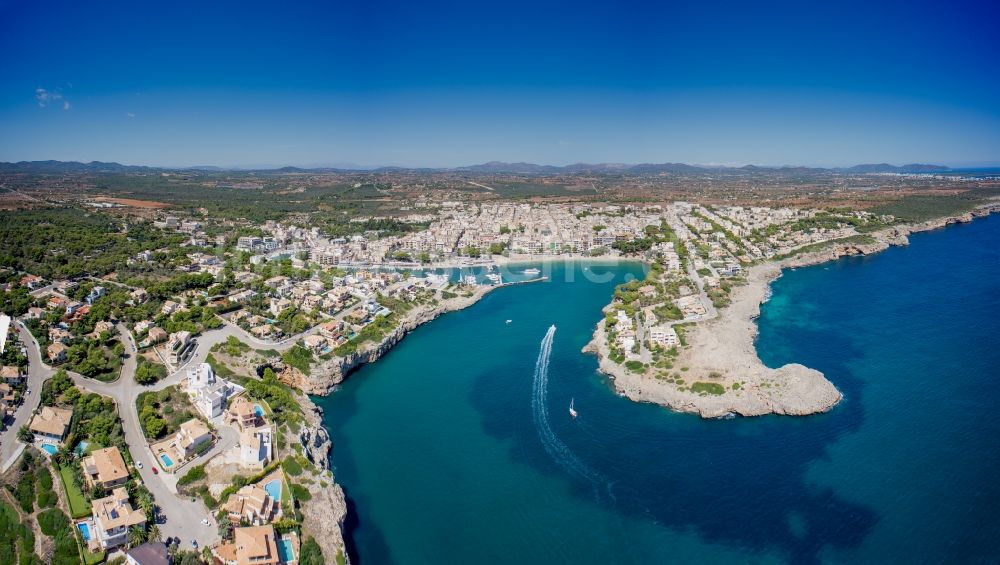 Luftaufnahme Manacor - Strand von Manacor an der Mittelmeerküste der der spanischen Baleareninsel Mallorca in Spanien