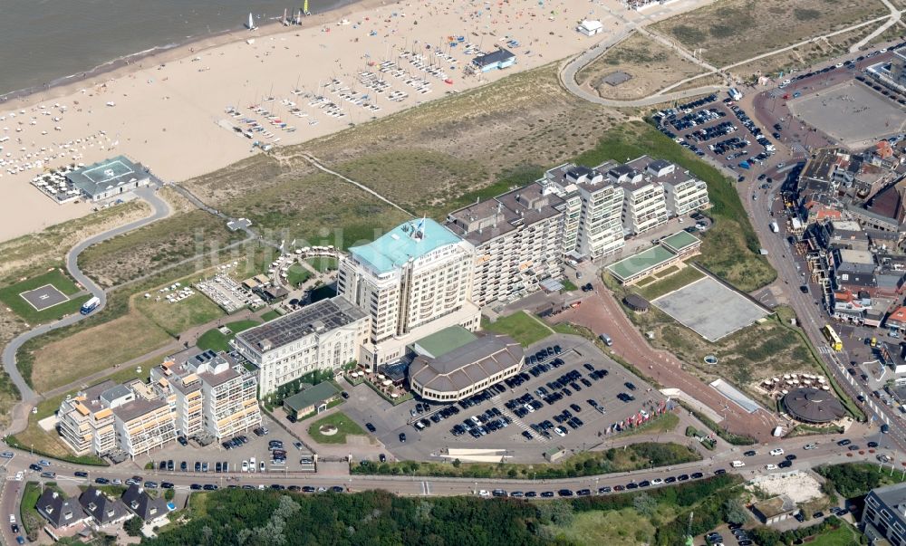 Nordwijk aus der Vogelperspektive: Strand des Seebades Nordwijk in den Niederlanden