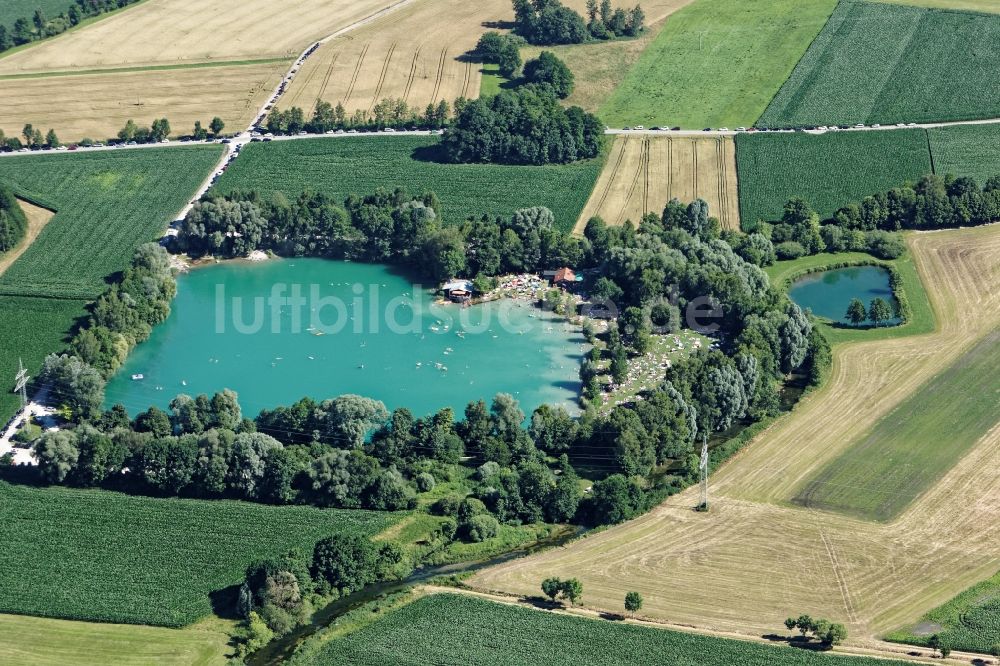 Wörth aus der Vogelperspektive: Strand und Uferbereich des Wiflinger Weihers in Wörth im Bundesland Bayern