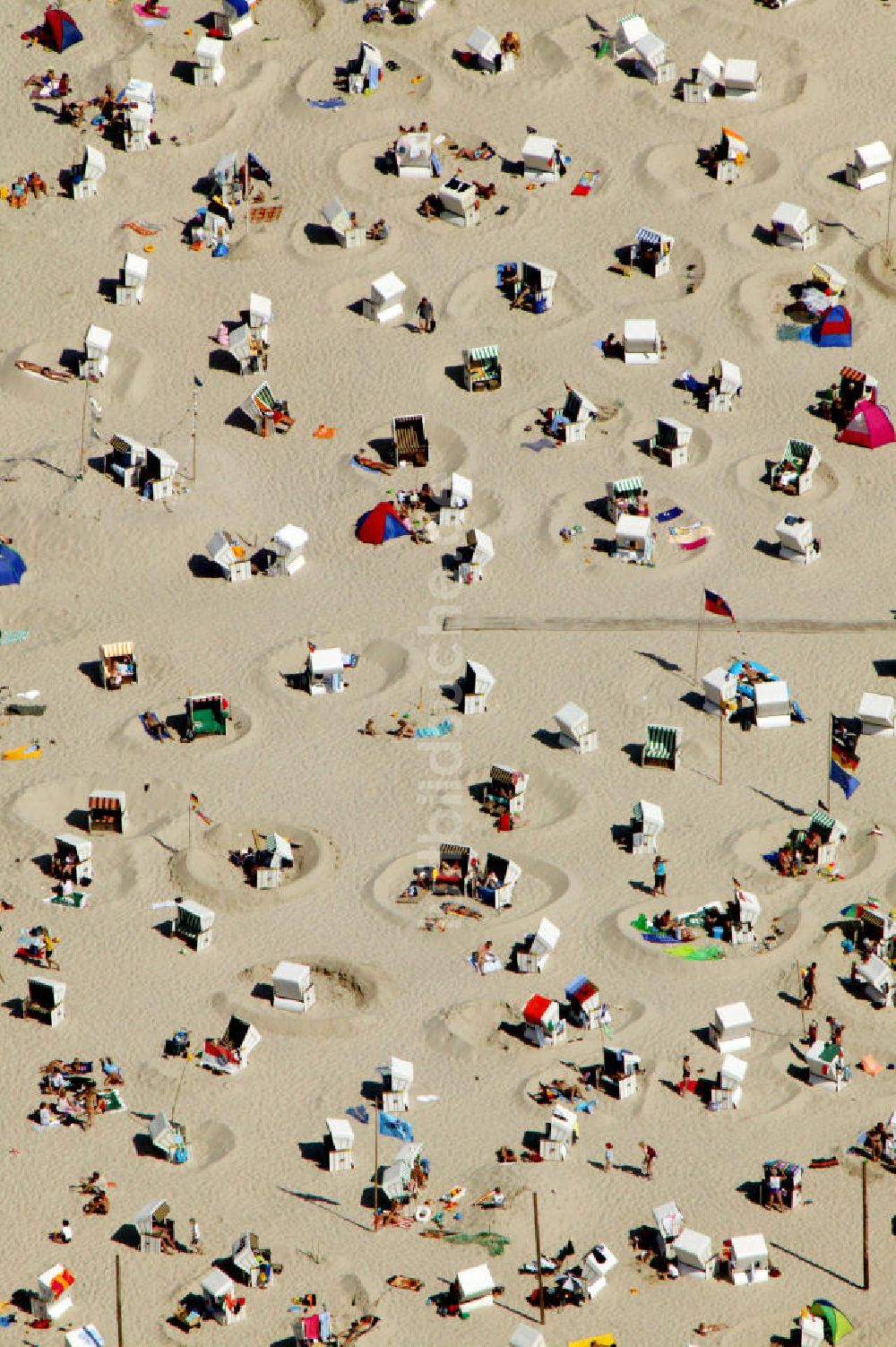 Wangerooge aus der Vogelperspektive: Strand von Wangerooge in Niedersachsen