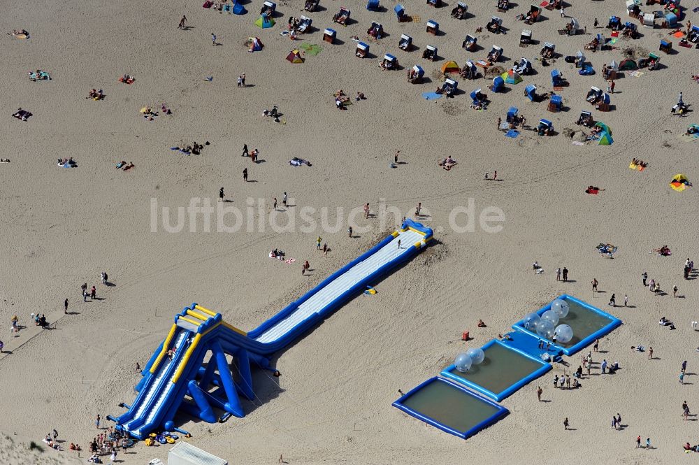 Rostock / Warnemünde aus der Vogelperspektive: Strand von Warnemünde, einem Ortsteil von Rostock in Mecklenburg-Vorpommern