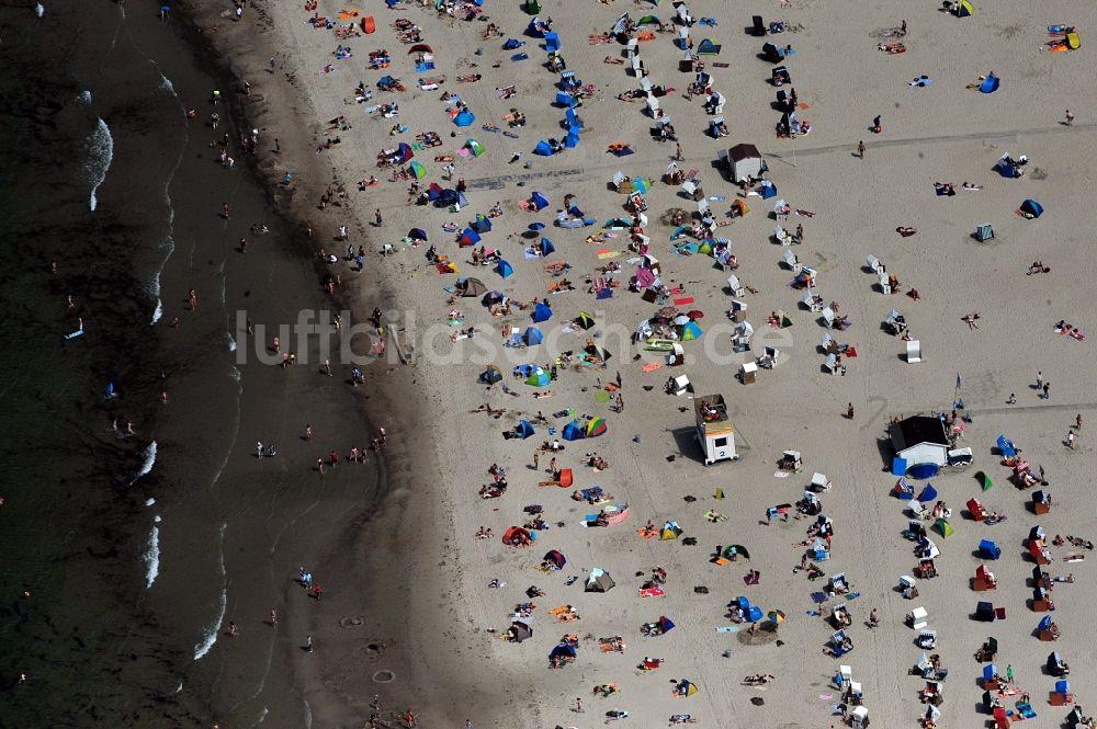 Rostock / Warnemünde aus der Vogelperspektive: Strand von Warnemünde in Mecklenburg-Vorpommern