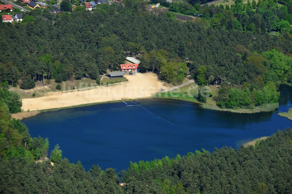 Wittenberge von oben - Strandbad am Ufer des Friedensteich an der Lenzener Chaussee in Wittenberge im Bundesland Brandenburg