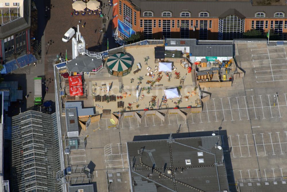 Luftbild Bremen - Strandbar Bremens 7ter Himmel auf dem dem Dach der Galeria Kaufhof in Bremen