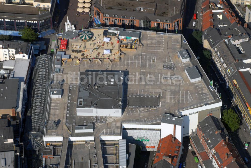 Luftaufnahme Bremen - Strandbar Bremens 7ter Himmel auf dem dem Dach der Galeria Kaufhof in Bremen