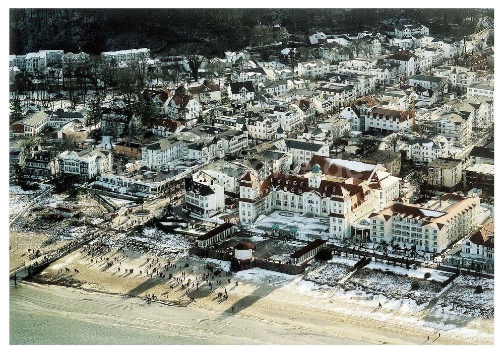 Luftaufnahme Binz / Rügen - MV - Strandpromenade Binz mit dem TRAVEL CHARME HOTEL / ehem. Kurhaus auf Rügen.