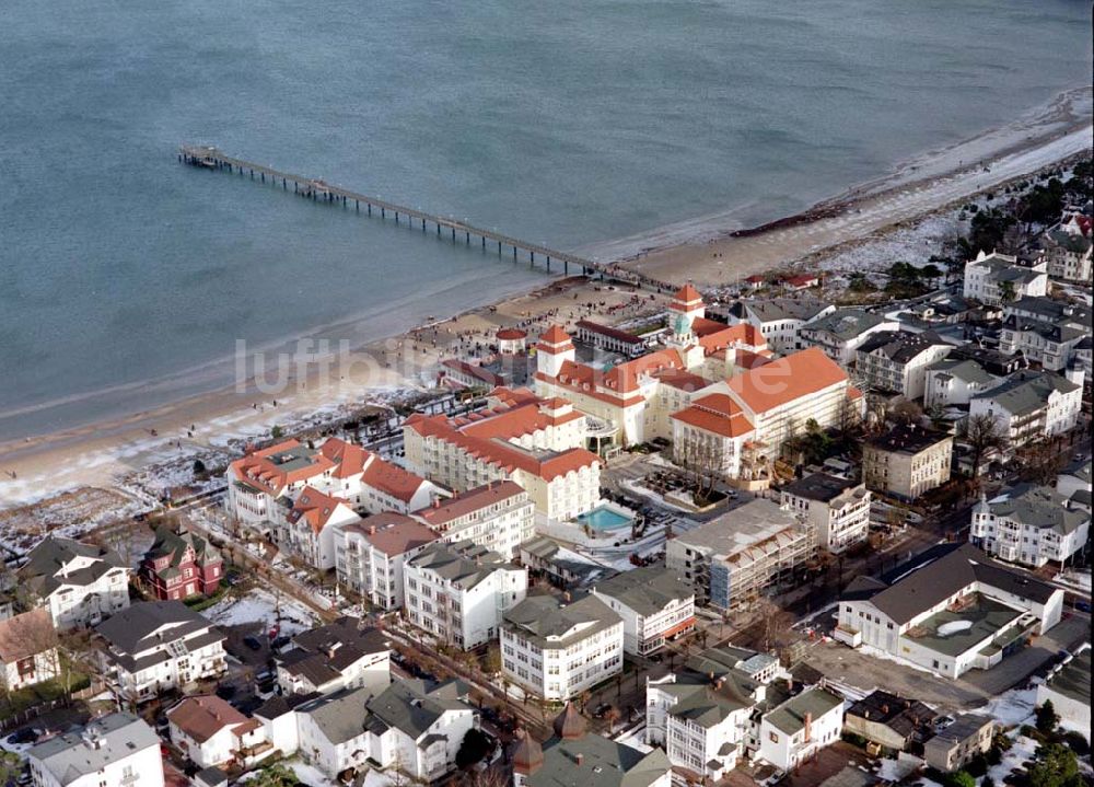 Binz / Rügen - MV von oben - Strandpromenade Binz mit dem TRAVEL CHARME HOTEL / ehem. Kurhaus auf Rügen.