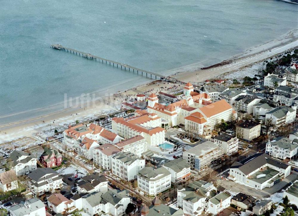 Luftaufnahme Binz / Rügen - MV - Strandpromenade Binz mit dem TRAVEL CHARME HOTEL / ehem. Kurhaus auf Rügen.