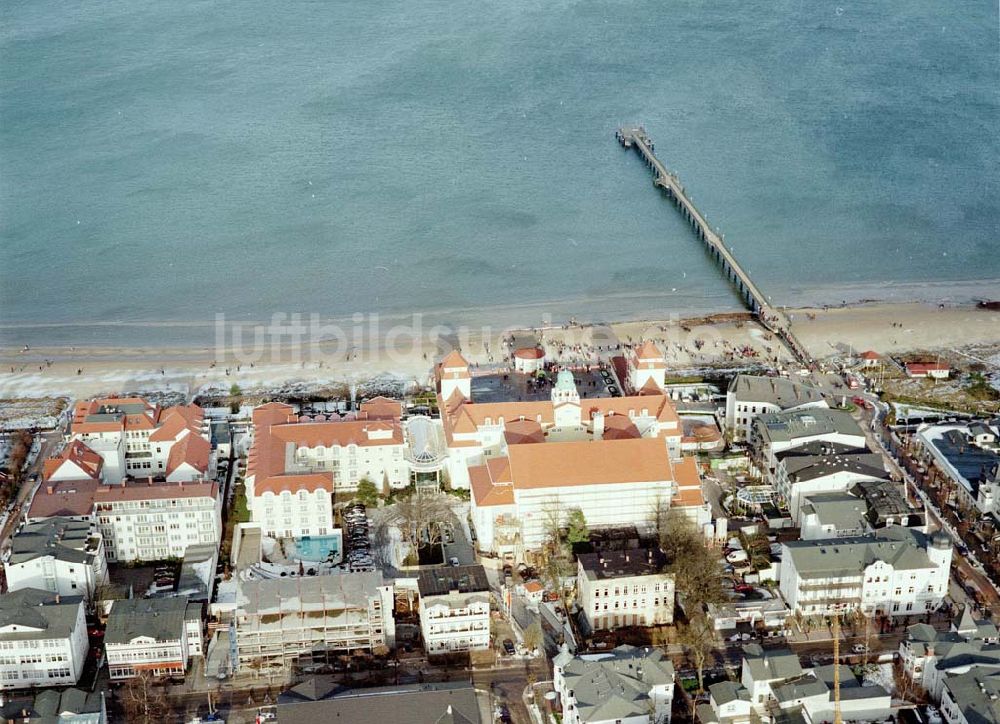 Binz / Rügen - MV von oben - Strandpromenade Binz mit dem TRAVEL CHARME HOTEL / ehem. Kurhaus auf Rügen.