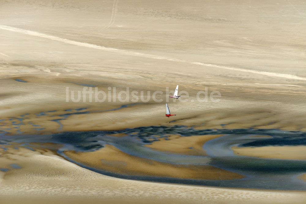 Sankt Peter-Ording von oben - Strandsegler in Sankt Peter-Ording im Bundesland Schleswig-Holstein, Deutschland