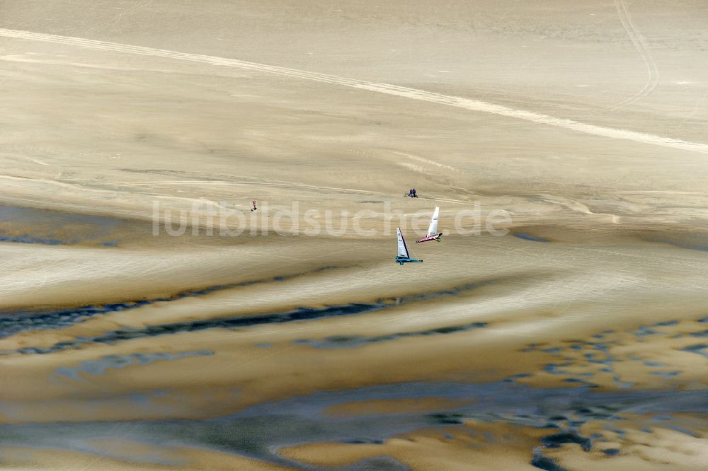 Luftaufnahme Sankt Peter-Ording - Strandsegler in Sankt Peter-Ording im Bundesland Schleswig-Holstein, Deutschland