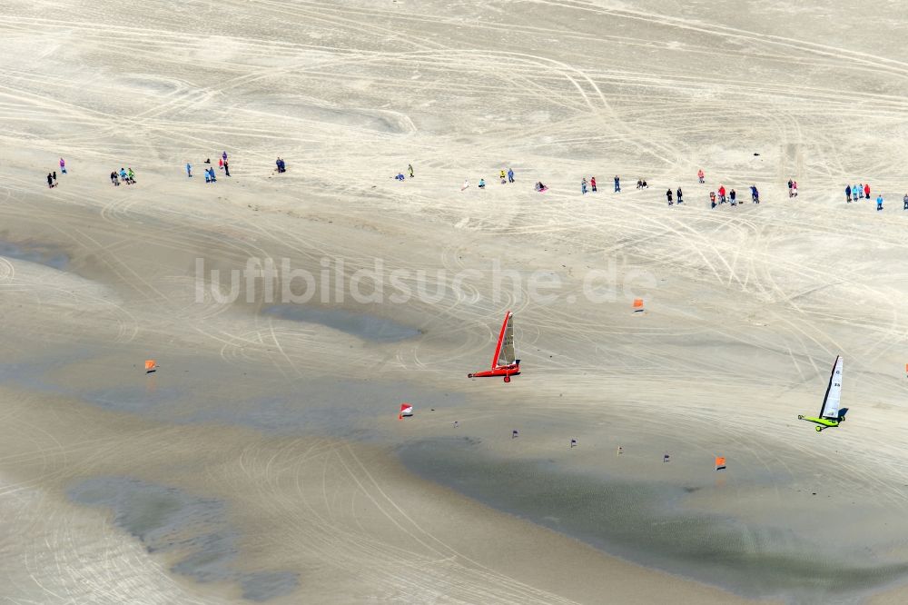 Luftaufnahme Sankt Peter-Ording - Strandsegler in Sankt Peter-Ording im Bundesland Schleswig-Holstein, Deutschland