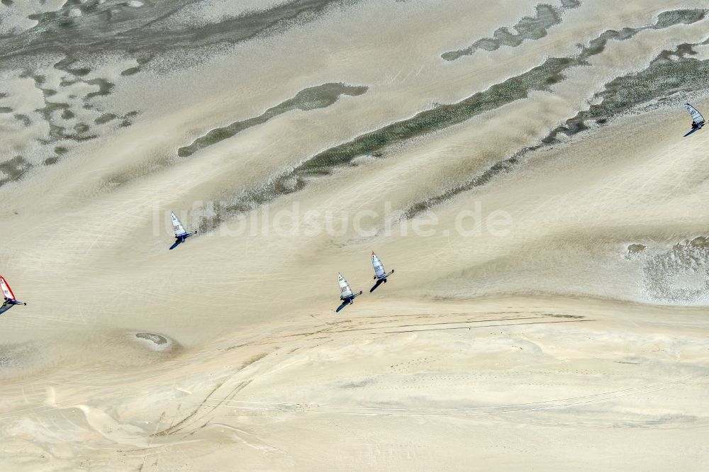 Luftbild Sankt Peter-Ording - Strandsegler in Sankt Peter-Ording im Bundesland Schleswig-Holstein, Deutschland