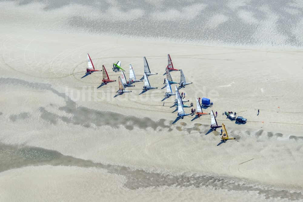 Luftaufnahme Sankt Peter-Ording - Strandsegler in Sankt Peter-Ording im Bundesland Schleswig-Holstein, Deutschland