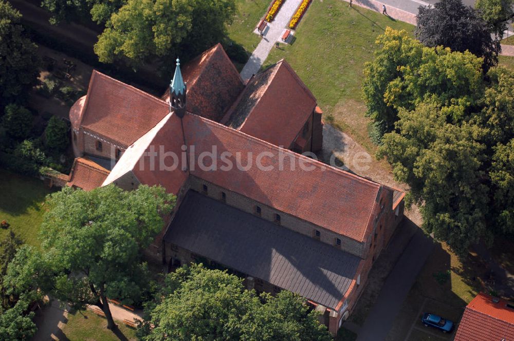 Arendsee (Altmark) von oben - Straße der Romanik: Blick auf das Klostergelände der Kleinstadt Arendsee