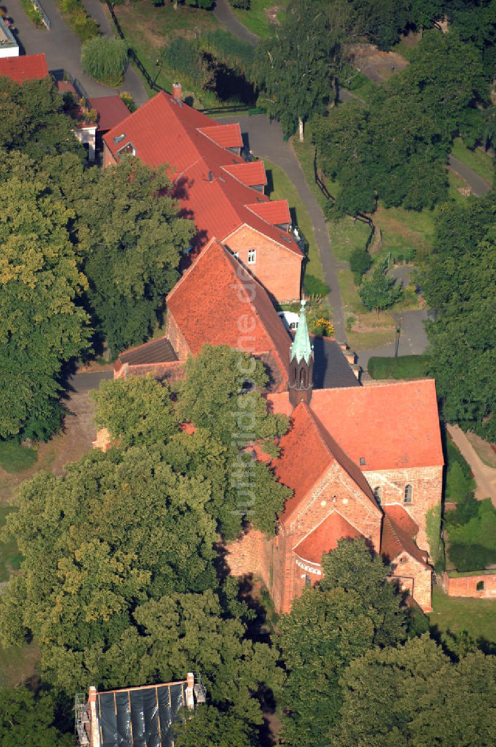 Arendsee (Altmark) von oben - Straße der Romanik: Blick auf das Klostergelände der Kleinstadt Arendsee