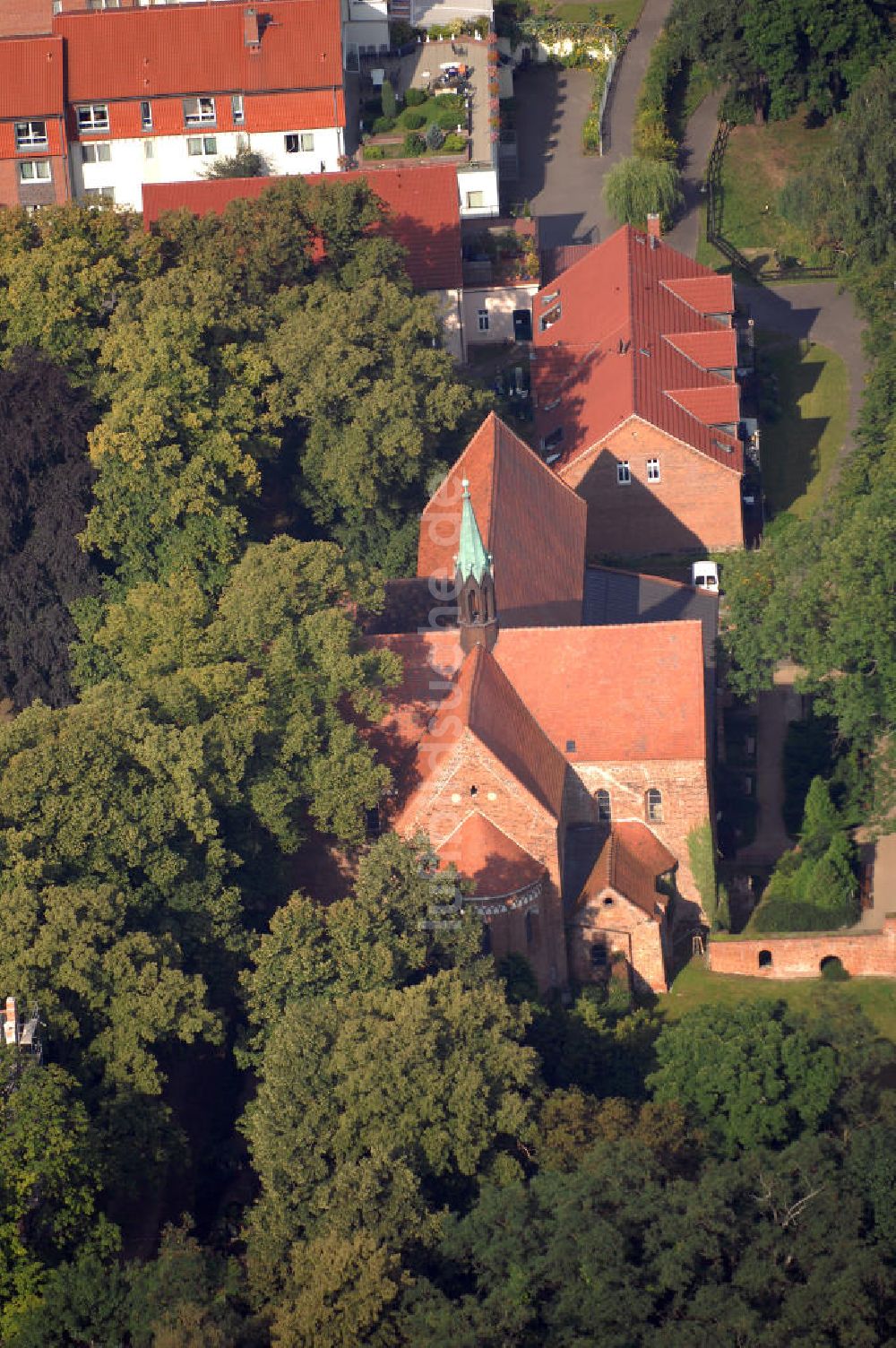 Arendsee (Altmark) aus der Vogelperspektive: Straße der Romanik: Blick auf das Klostergelände der Kleinstadt Arendsee