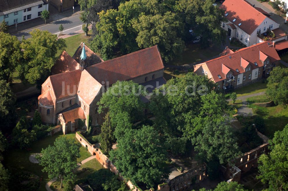 Arendsee aus der Vogelperspektive: Straße der Romanik: Blick auf das Klostergelände der Kleinstadt Arendsee