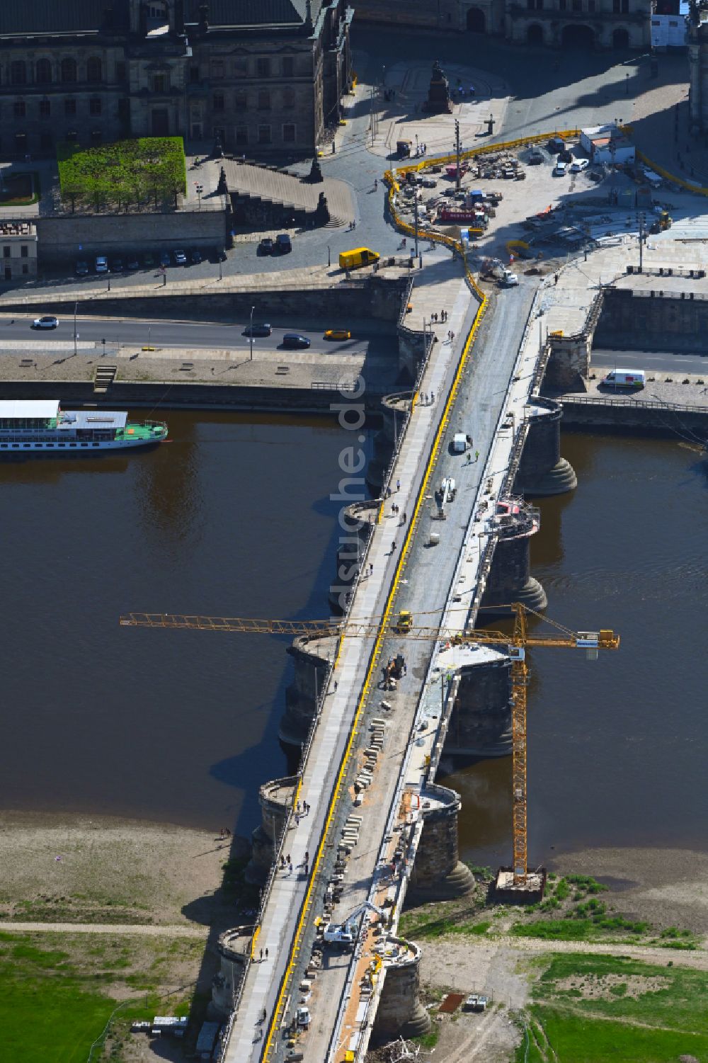 Luftaufnahme Dresden - Straßen- Brückenbauwerk Augustusbrücke in Dresden im Bundesland Sachsen, Deutschland