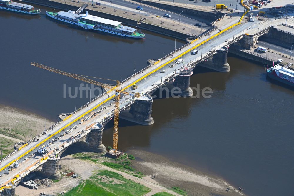 Luftbild Dresden - Straßen- Brückenbauwerk Augustusbrücke in Dresden im Bundesland Sachsen, Deutschland