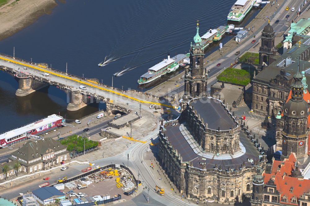 Luftaufnahme Dresden - Straßen- Brückenbauwerk Augustusbrücke in Dresden im Bundesland Sachsen, Deutschland